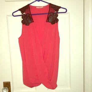 Mustard Seed pink top w black flower detail